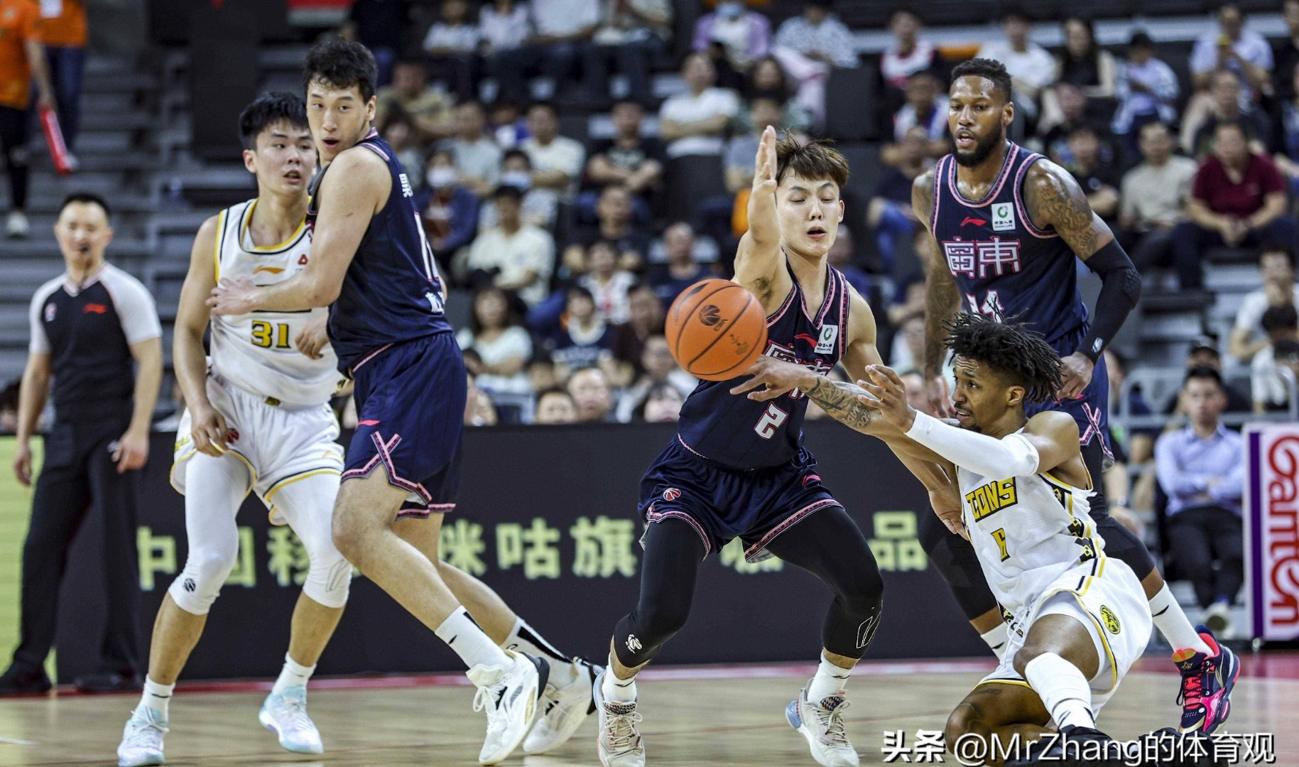 九游平台关于纽卡斯尔围绕CBA季后赛临场应变赛地聚焦——CBA常规赛赛前热度飙升，广州队门线救险备战欧篮联瞬间刷屏的信息